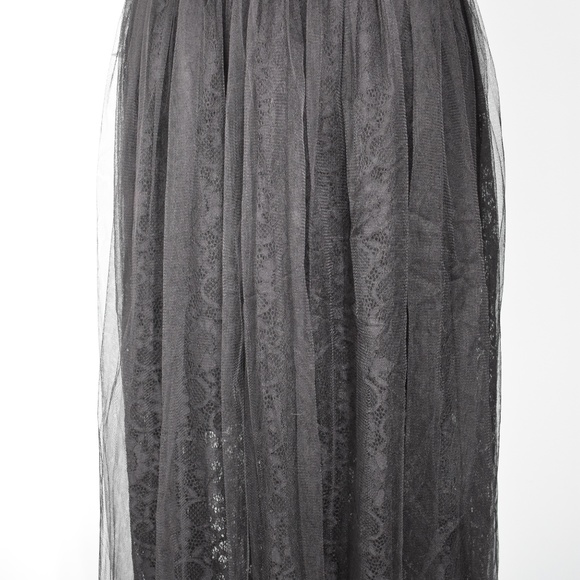 Lace skirt with Tulle Overlay and Elastic Waist - Picture 3 of 4